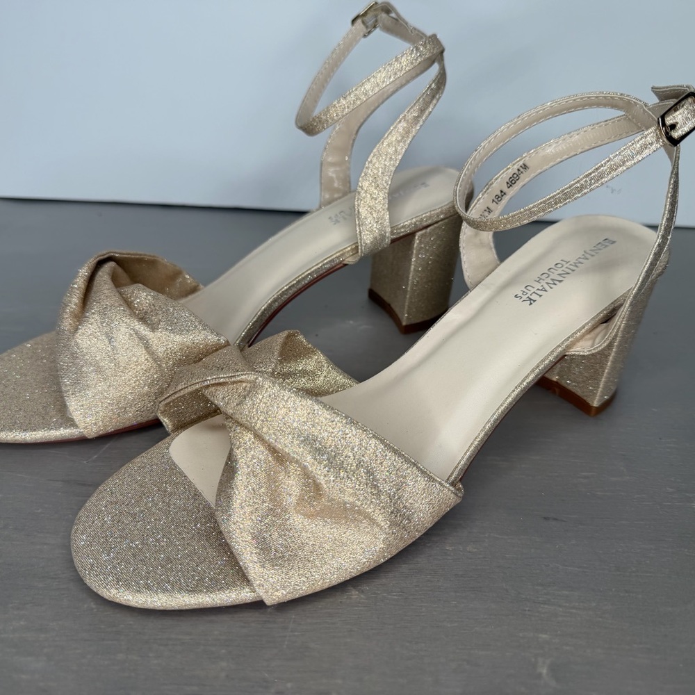 Touch Ups Benjamin Walk Champagne Sparkle Sandals Sling Back Open Toe Sz 10.5 - Picture 2 of 11